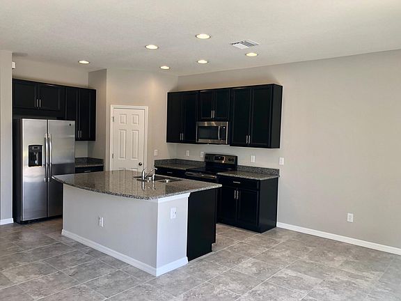 5th image of 7008 Grand Elm Dr