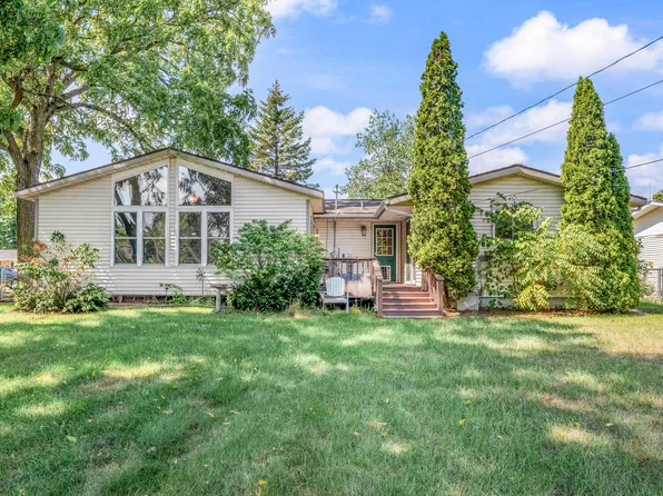 623 Lilac Ave, Big Rapids, MI 49307