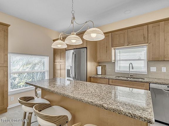 5th image of 1835 N Garden Grove Cir
