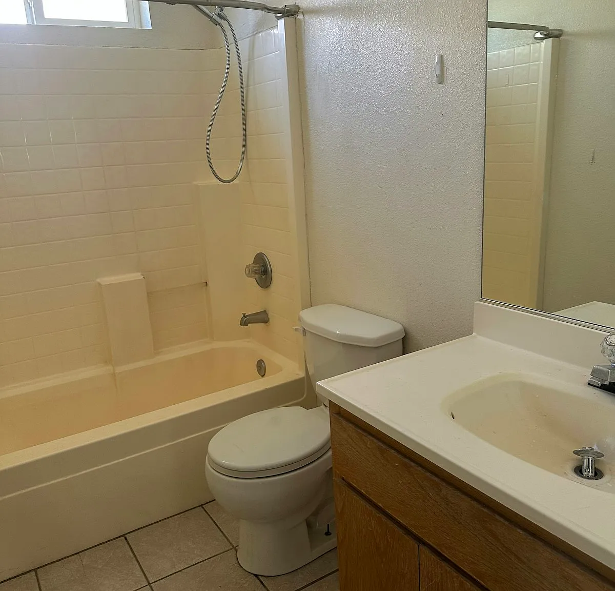 1015 Elizabeth Lane — Photo 3
