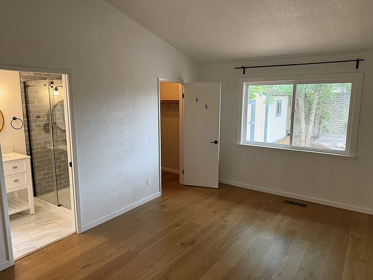 2410 Valley West Dr — Photo 6