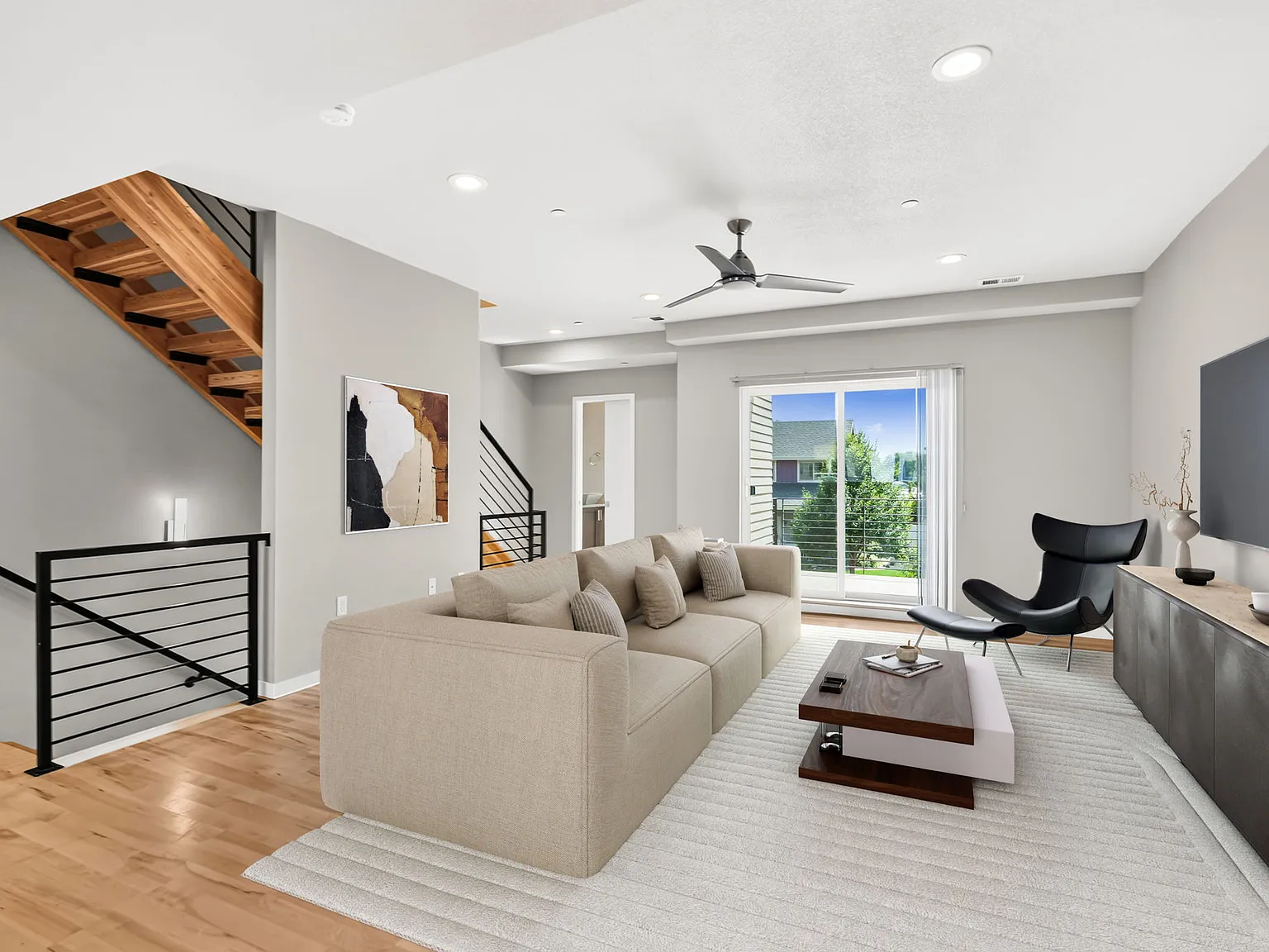 3 bed, 3.5 bath, 2028 sqft, $2,700 — Photo 3