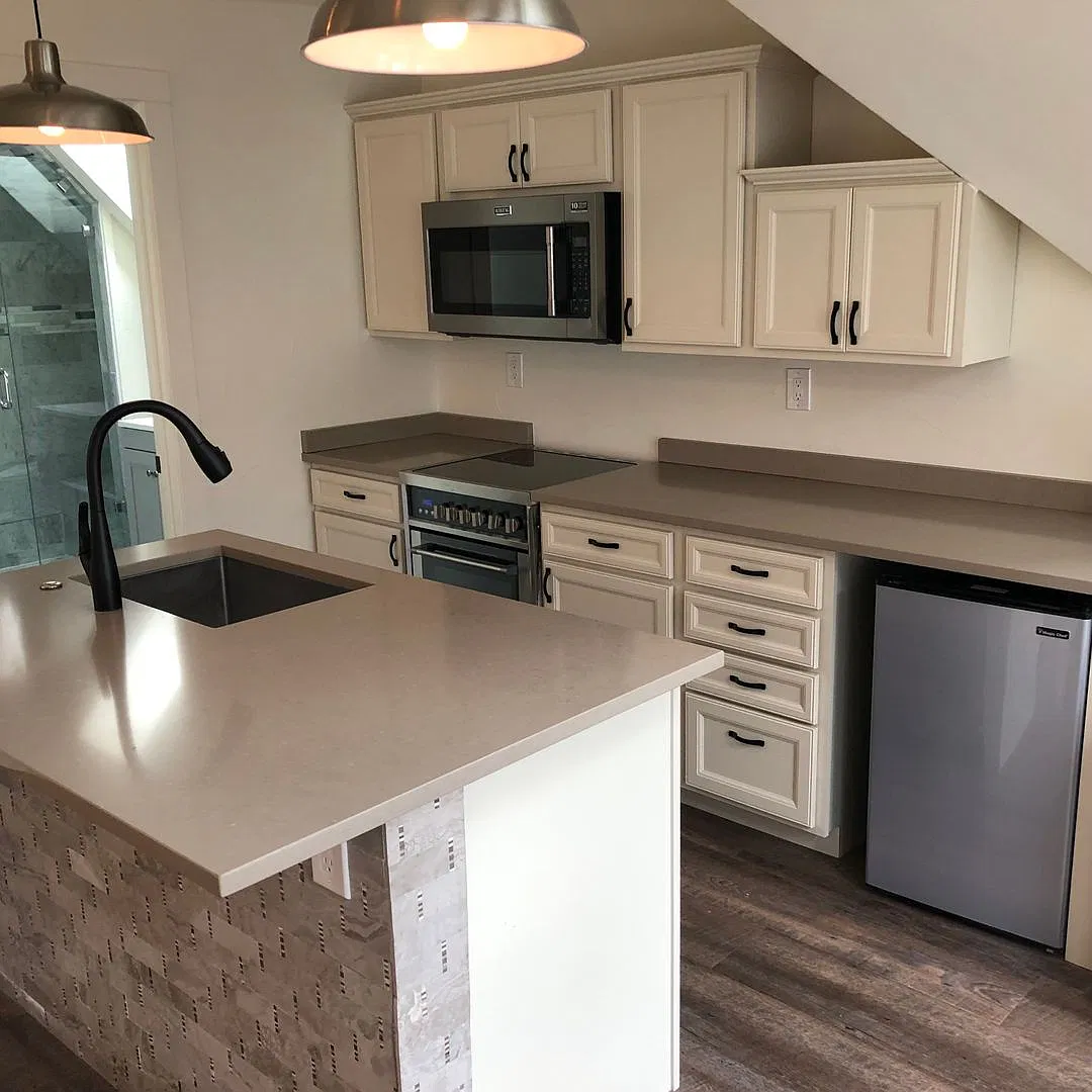 Brand new one bedroom second floor cottage. — Photo 3
