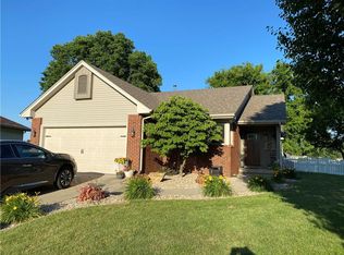 516 Hickory Ln, Mattoon, IL 61938
