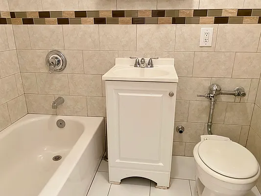 Rented by Paley Management | media 9