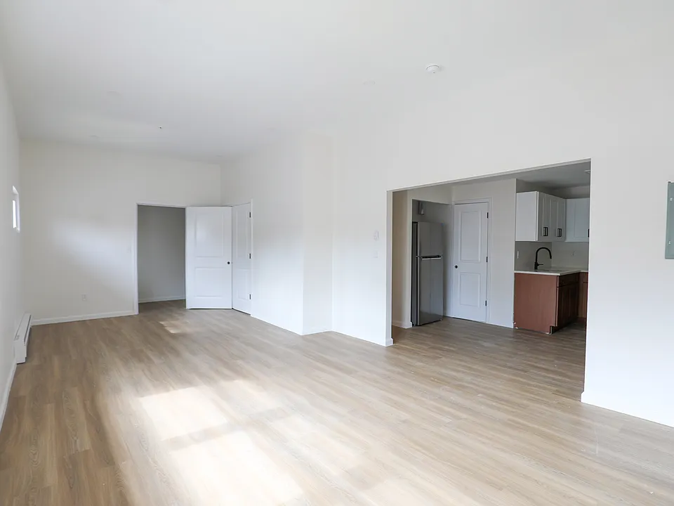 190 Broadway #2B