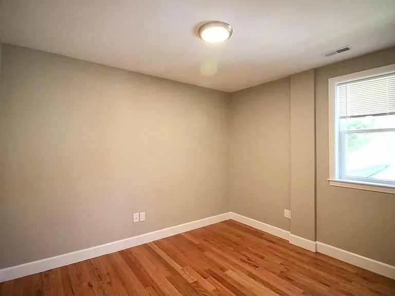 297 Bainbridge St — Photo 7