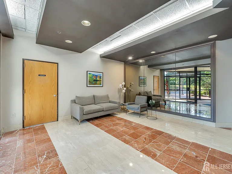 30 S Adelaide Ave #5M — Photo 5