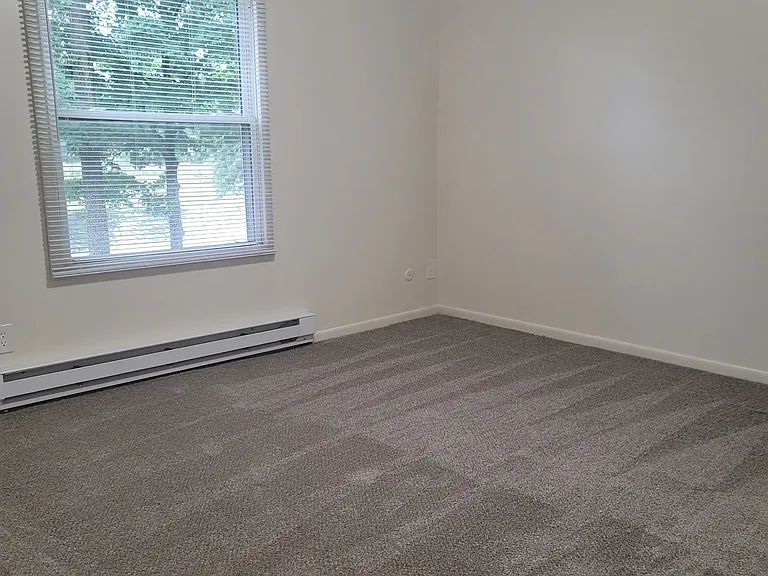 Sunset Lake Apartments — Photo 14