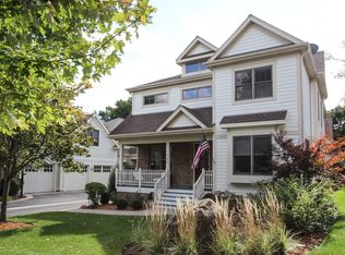 743 Meadow Ln, Libertyville, IL