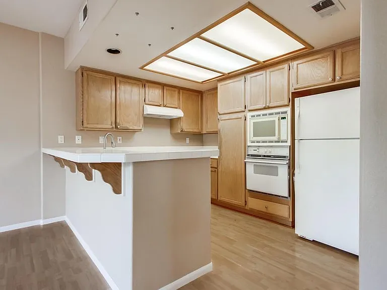 1879 Matin Cir #140 — Photo 7