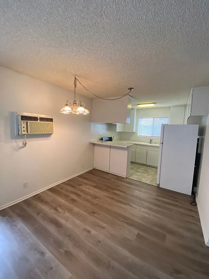 10558 Eastborne Avenue — Photo 3