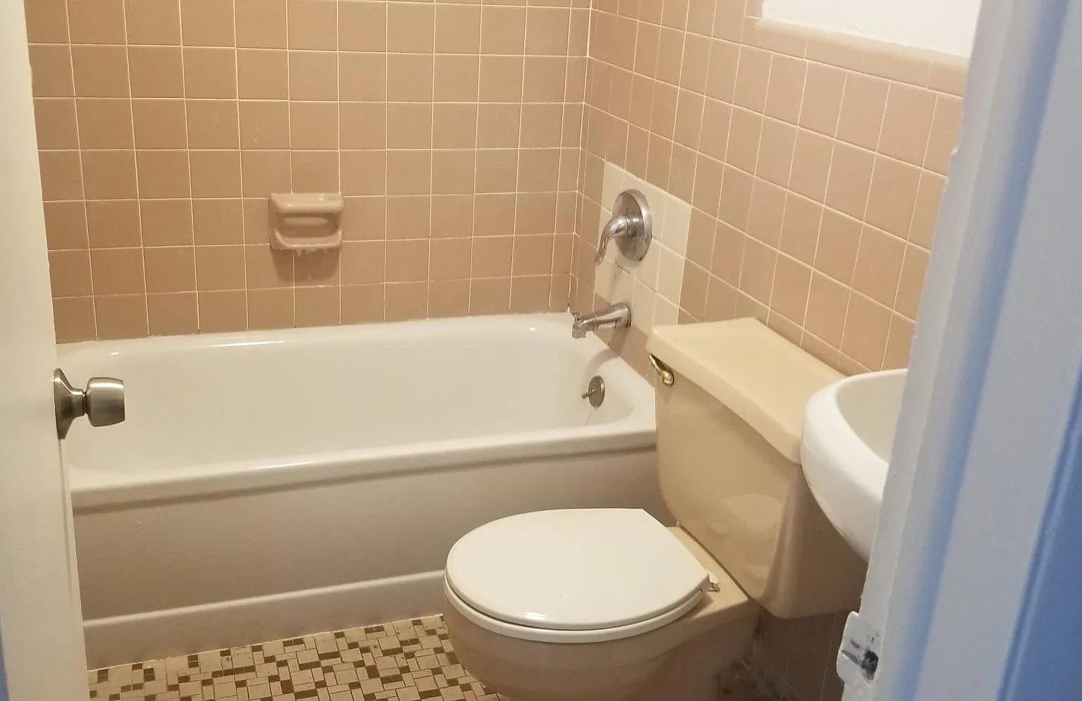 1400 S Douglas Rd — Photo 3