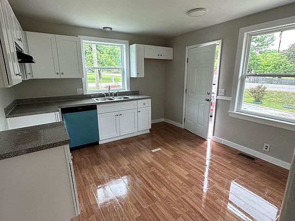 5th image of 100 Glenmont Dr Unit A