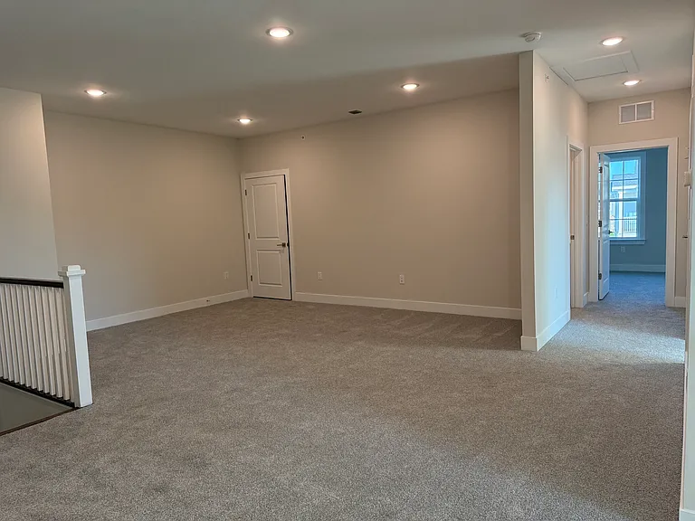 1404 Justin Dr — Photo 21
