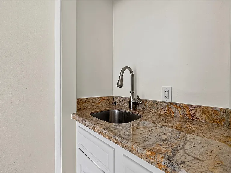 1803 Cottage Landing Ln — Photo 10