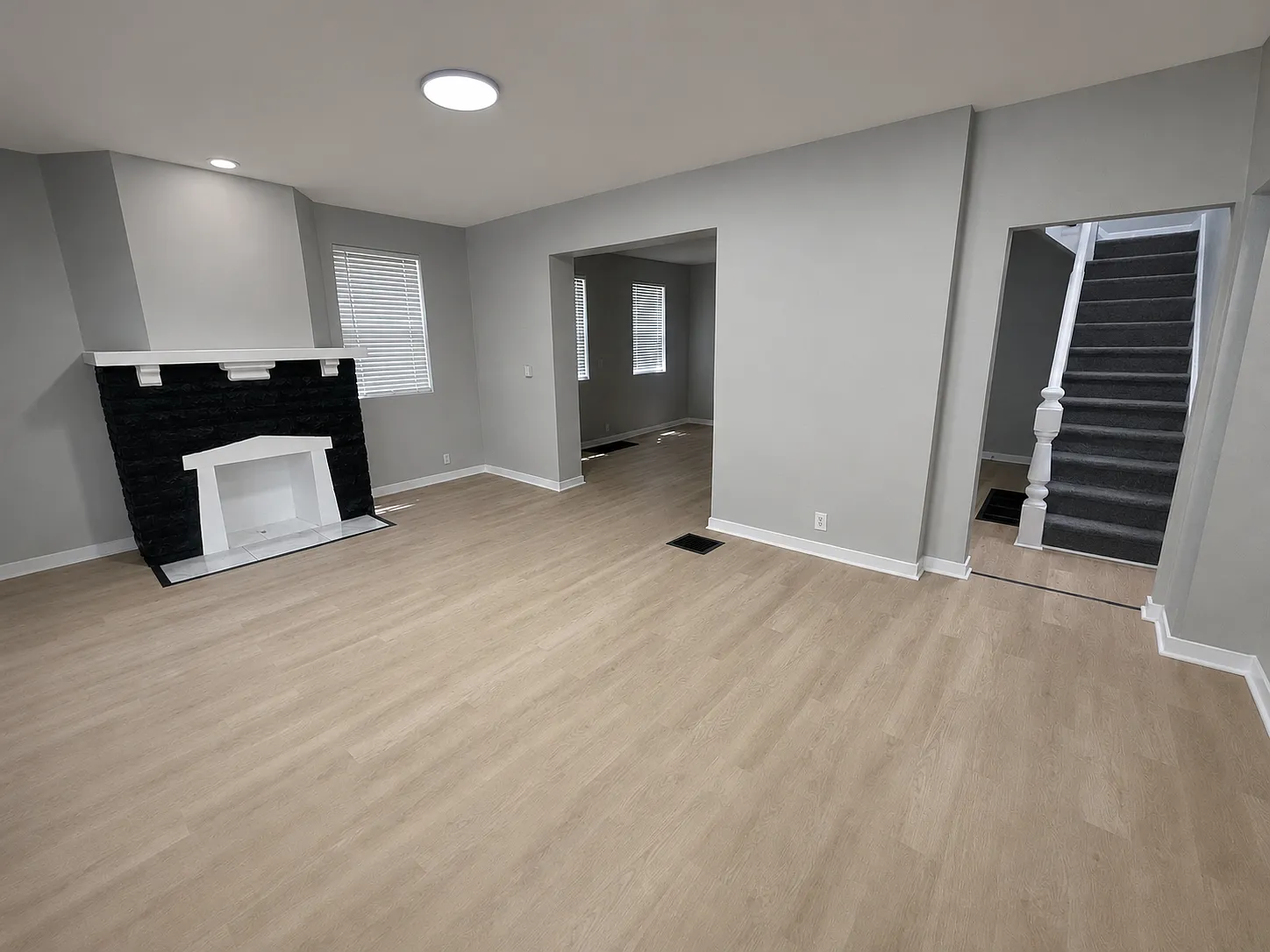 4 bed, 2.5 bath, 2100 sqft, $2,800 — Photo 2