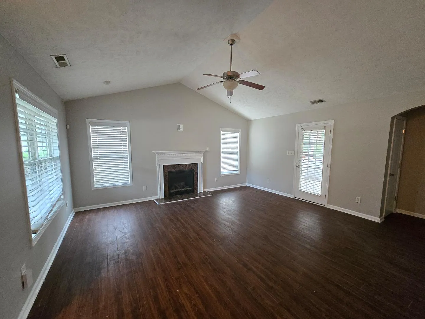 150 Bear Creek Dr — Photo 2