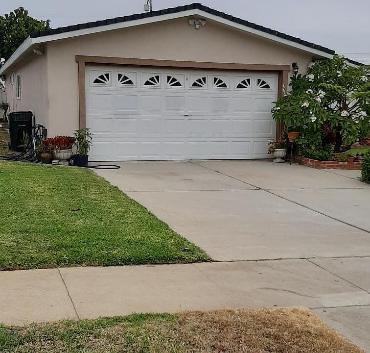 1st image of 10626 Cimarron St