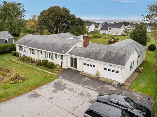 1533 E Main Rd, Portsmouth, RI 02871