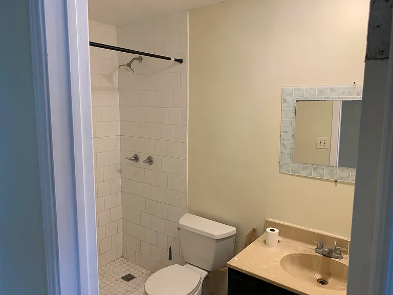 198 Applewood St — Photo 7