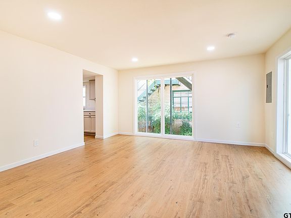4th image of 302 W Houston St