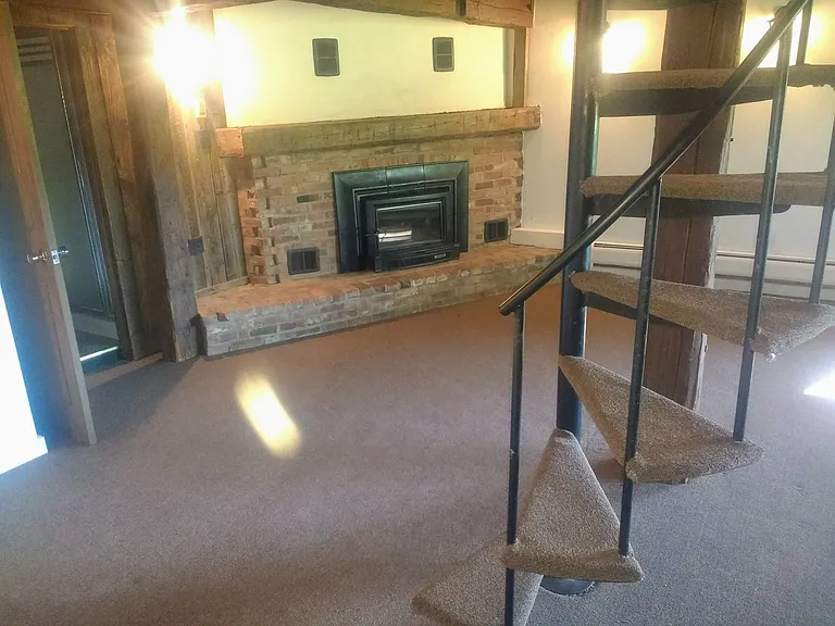 190 Goeltz Rd — Photo 6