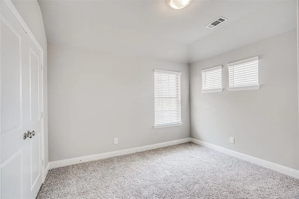 3 bed, 1975 sqft, $2,825 — Photo 4