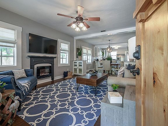 2nd image of 1005 E Ida St