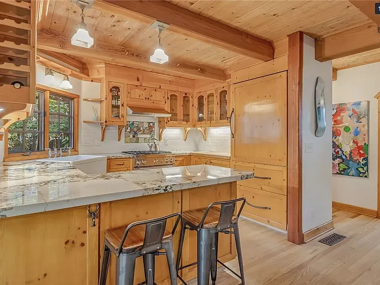 1225 Roosevelt Ln — Photo 11