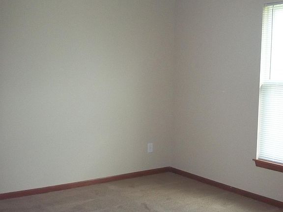 5th image of 509 SE Chelsey Ln APT A