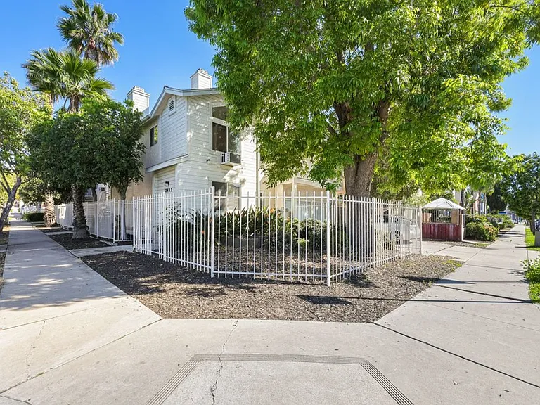 2403 Meade Ave — Photo 12