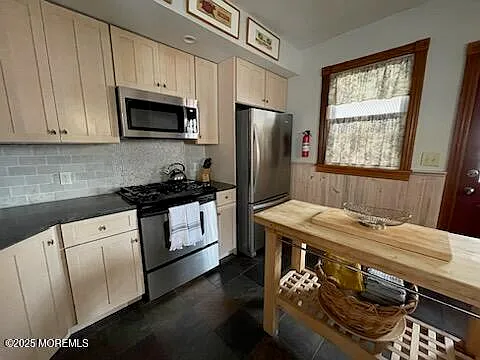 73 Stockton Ave — Photo 11