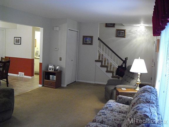 5th image of 42214 Toddmark Ln