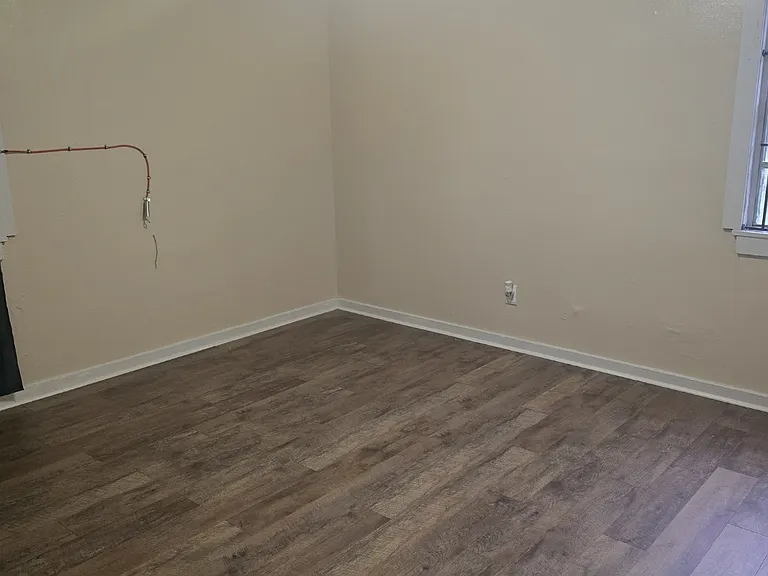 1103 Crawford St — Photo 2