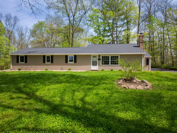 15745 Grace St, Newbury, OH 44065