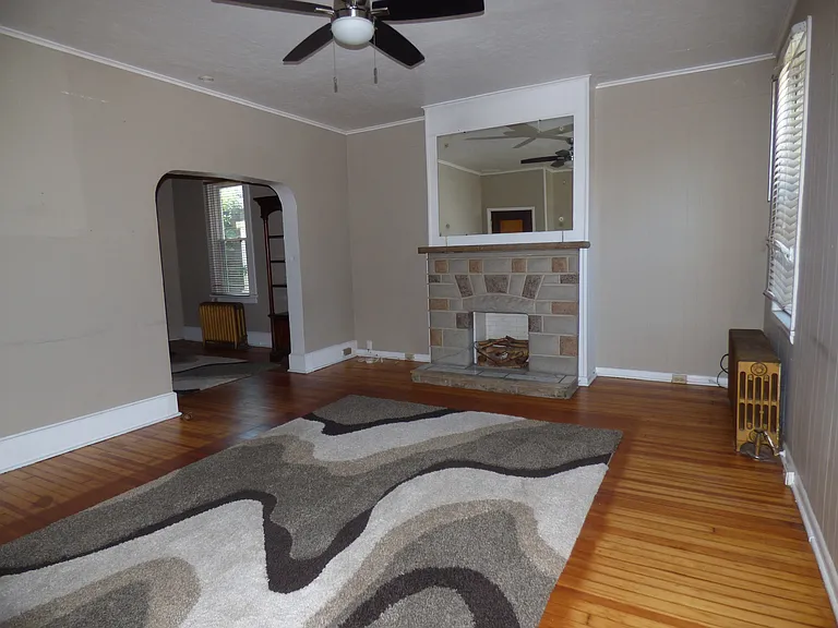 2010 Sarah St #2 — Photo 23