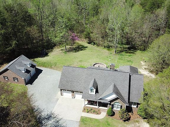 3rd image of 630 Macarthur Ln