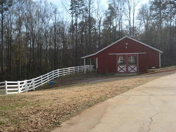 4 Stall Barn w/Running Water