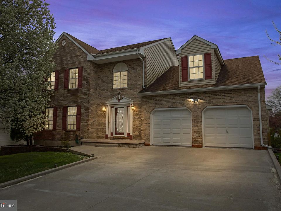 1st image of 136 Shrewsbury Dr