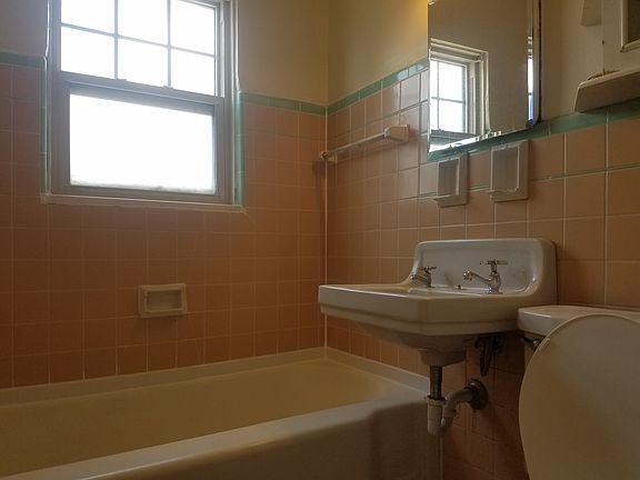 4th image of 1771 Northwest Blvd