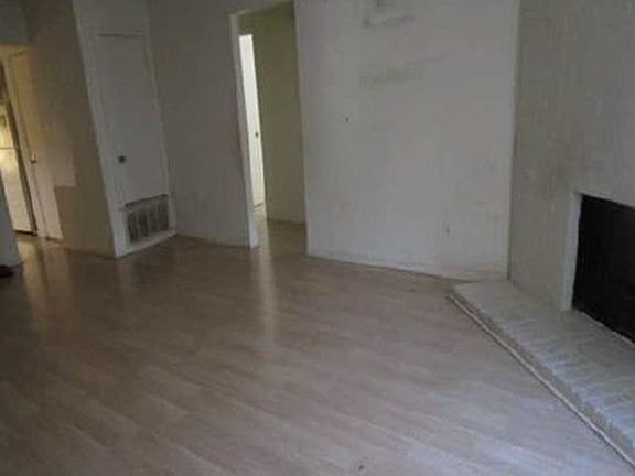 4th image of 2001 E Stassney Ln