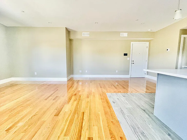 495 Geneva Ave #7 — Photo 4