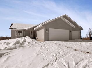 31728 Rendova St NE, Cambridge, MN 55008