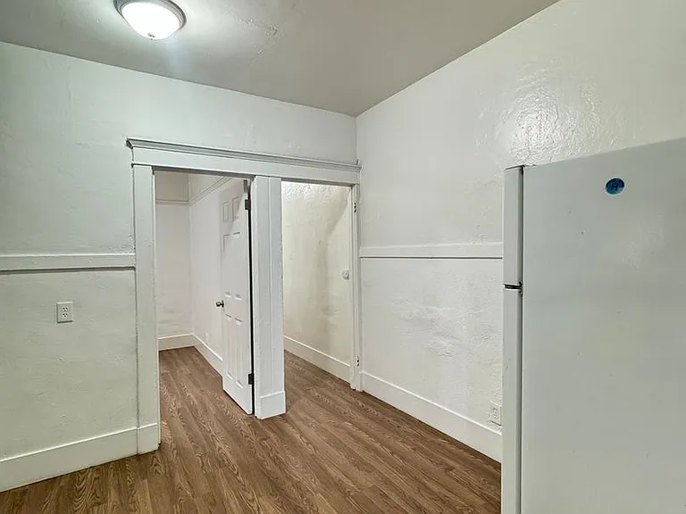 Vernon Ave - 458 — Photo 8