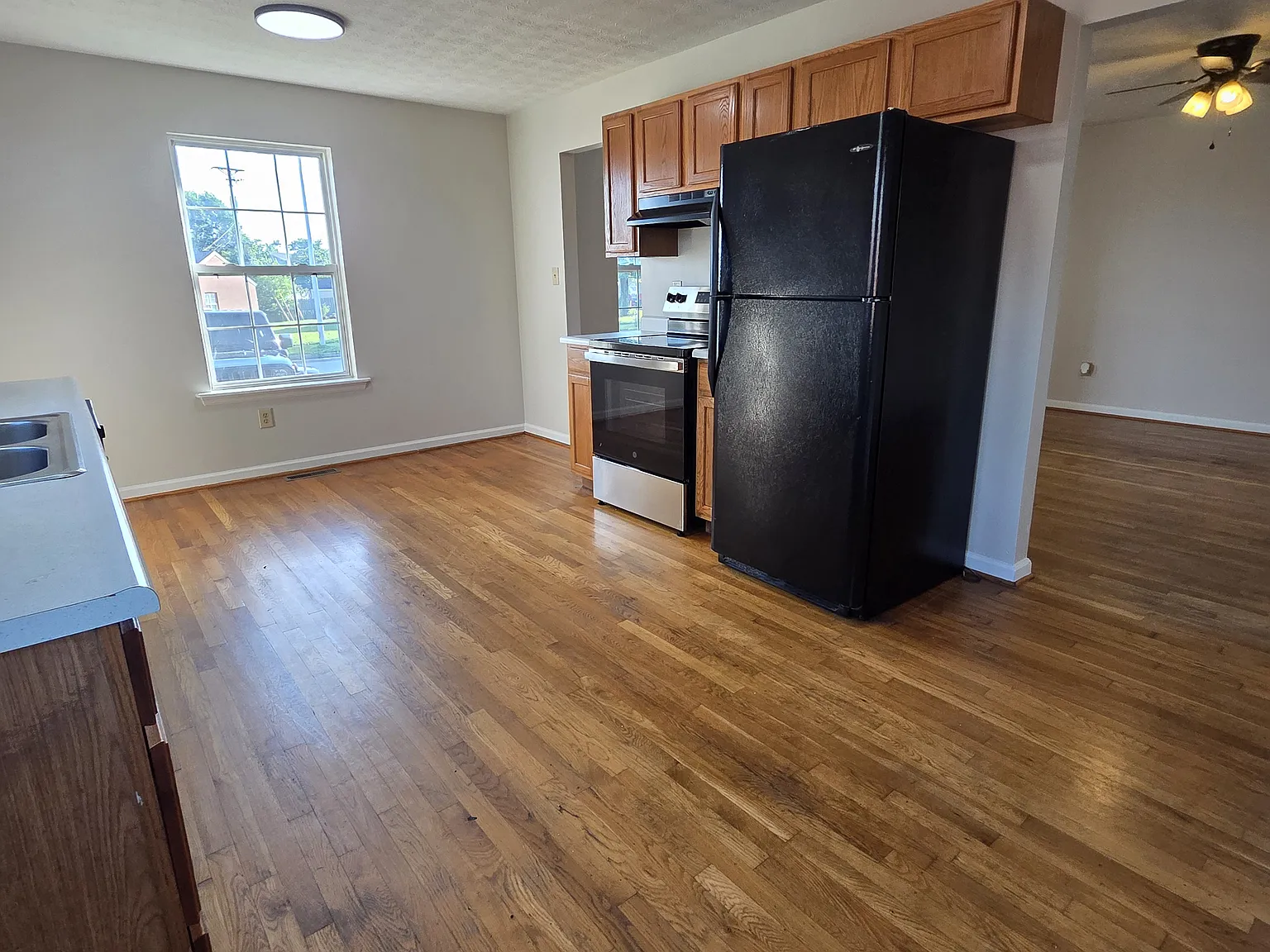 2 bed, 1100 sqft, $1,295 — Photo 4