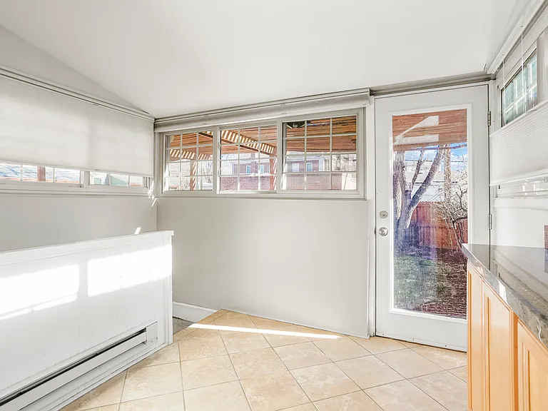 584 N Lafayette St — Photo 15