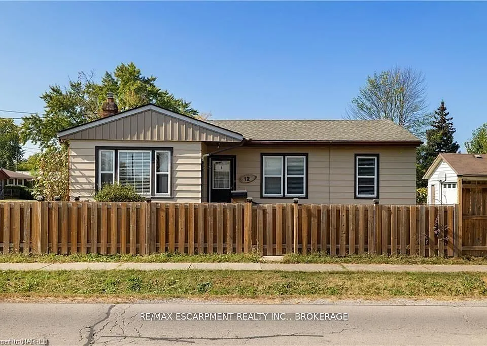 12 Ferndale Ave #LOWER