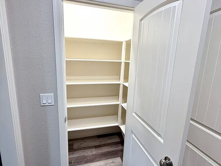 3368 N Apache St — Photo 16