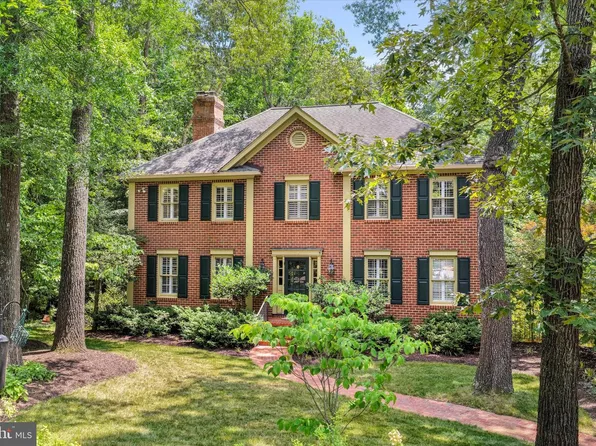 29 Tally Ho Dr, Fredericksburg, VA 22405